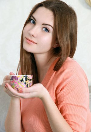 Наташа қаны бар пениса есекке кірді деп қорықты, ол жылады, сатқындық жасады, алып кетті Мұсылмандық порно